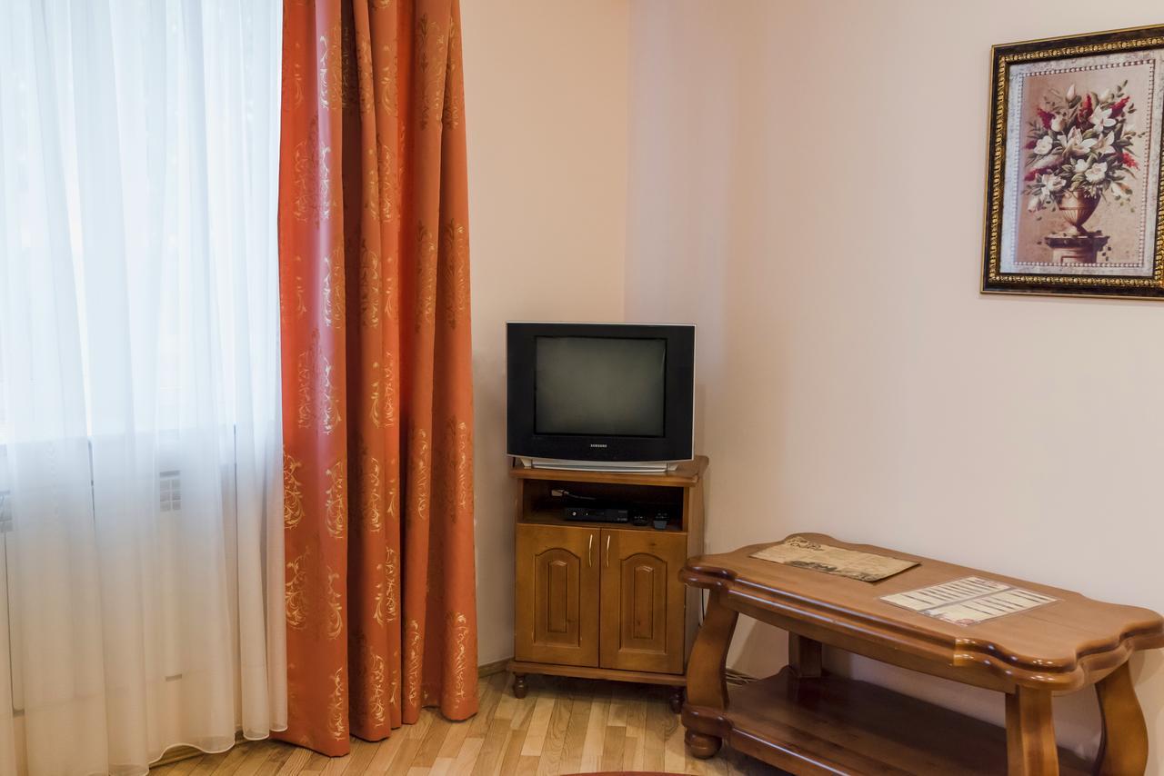 Okolytsya Motel รีฟเน ภายนอก รูปภาพ