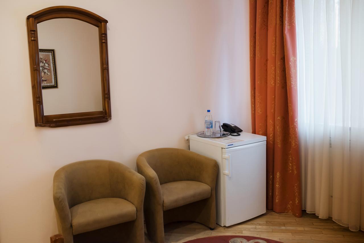 Okolytsya Motel รีฟเน ภายนอก รูปภาพ