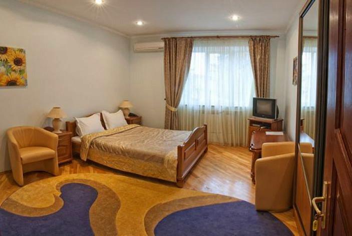Okolytsya Motel รีฟเน ภายนอก รูปภาพ